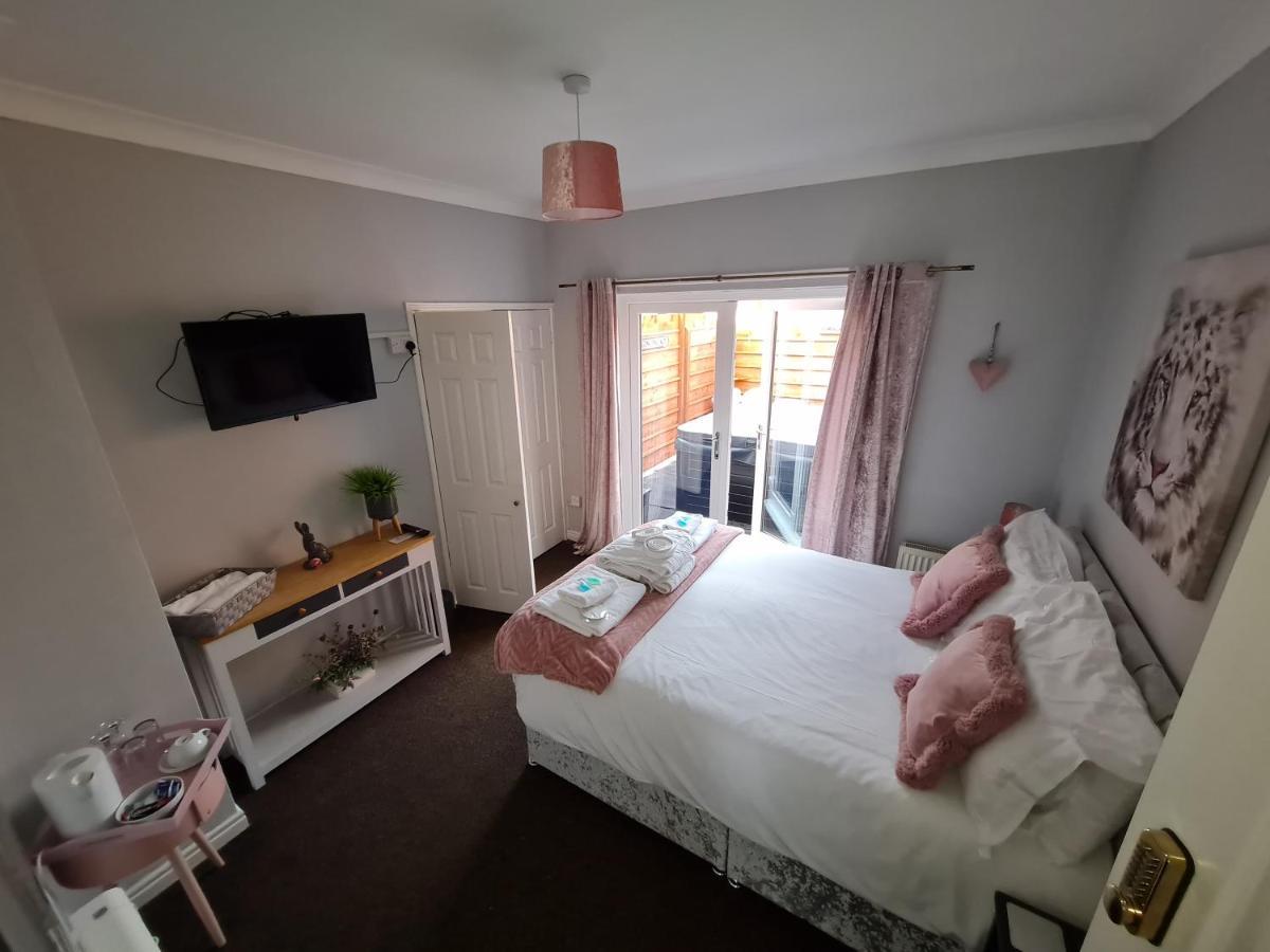 The Mayfair Lodge & Family Suite Хартлпул Екстериор снимка